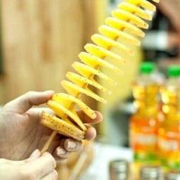 เอามันมั้ย ? มันฝรั่งเกลียวทอด สาขา สดใส ซอยสดใส