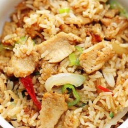ข้าวผัดพริกขี้หนูอกไก่ใส่หอมใหญ่(ไม่ใส่ไข่