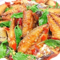 ปลาทูผัดโหรพา  กับข้าว