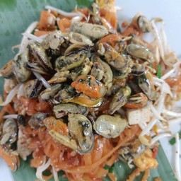 ผัดไทยหอยแมลงภู่