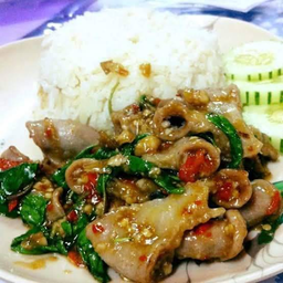 ข้าวกะเพราไส้อ่อนหมู