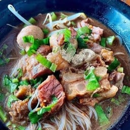เฟี๊ยะ ข้าวหมกไก่ รพ.เสนา