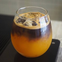 Iced black orange (กาแฟส้ม)