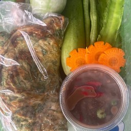 ชุดน้ำพริกกะปิผักสด+ไข่เจียวชะอม