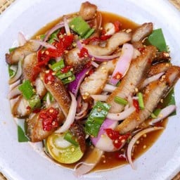 ยำคอหมูย่าง