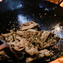 •หนังไก่คั่วสามเซียน