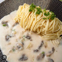 สปาเกตตี้ไว้ท์ซอสเห็ด (มังสวิรัติ)