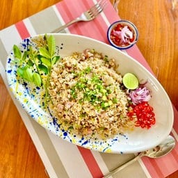 ข้าวผัดปลาอินทรีย์แดดเดียว Fried rice king mackerel