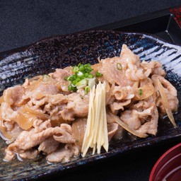 ข้าวหน้าหมูผัดซอสสุกี้ยากี้
