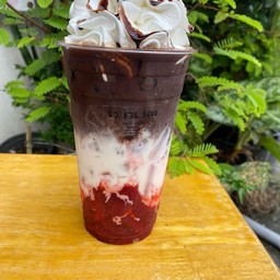 โกโก้นมสดสตอเบอรี่วิปครีม