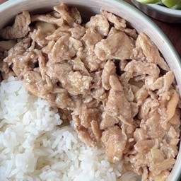 ข้าว อกไก่ผัดกระเทียม