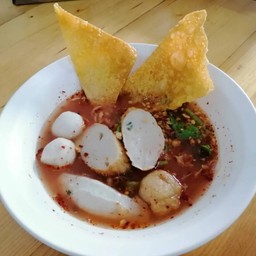 ก๋วยเตี๋ยวเย็นตาโฟต้มยำเครื่องปลา (พิเศษ)