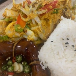 ข้าวผัดผงกะหรี่ทะเล