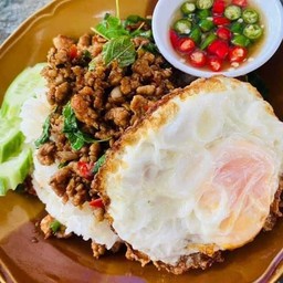 [อร่อยซ่ากับโค้ก] ข้าวกะเพราเนื้อ +  โค้ก ออริจินัล (ขวด)