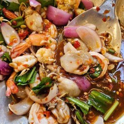 ยำหอยนางรมกุ้งสุก