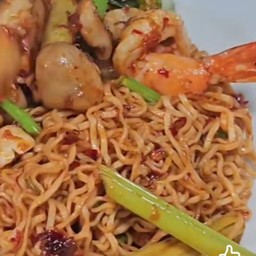 มาม่าผัดต้มยำกุ้ง