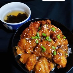 [เซตสุดฮิต] ข้าวไก่กรอบซอสเกาหลี+ซุปสาหร่าย + โรตีเนยนม