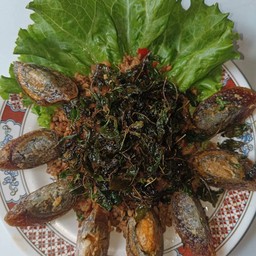 ผัดกะเพราไข่เยี่ยวม้า(กับข้าว)