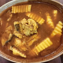 แกงส้มยอดมะพร้าวเนื้อปลา