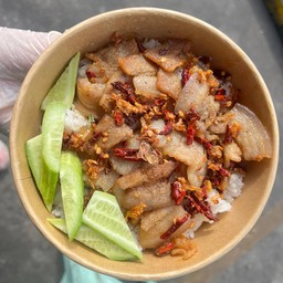 สามชั้นคั่วพริกเกลือ