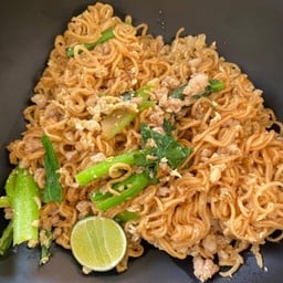 ผัดมาม่าไข่ หมูสับ