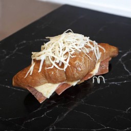 Ham Cheese Croissant  ครัวซองต์ แฮมชีส