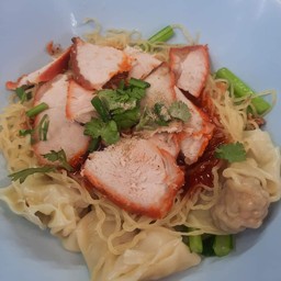 บะหมี่เกี๊ยวหมูแดง