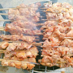 โครงไก่ย่างสมุนไพรกับแกล้มส้มตำรสเด็ดๆ
