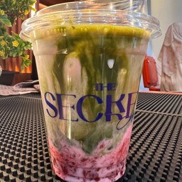 Matcha Strawberry (มัทฉะสตอเบอรี่)