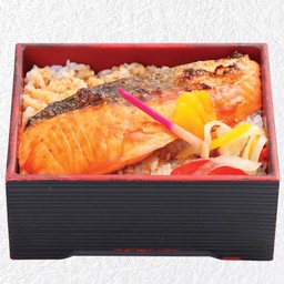 ข้าวหน้าปลาแซลมอนย่างซีอิ้ว