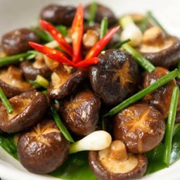 เห็ดหอมผัดต้นหอม