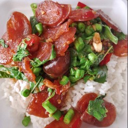 กะเพรากุนเชียงราดข้าว