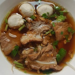 ก๋วยเตี๋ยวลูกชิ้นหมูตุ๋น(พิเศษ)