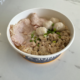 ก๋วยเตี๋ยวหมู พิเศษ