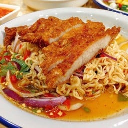 ยำไก่แซ่บ ใส่มาม่า