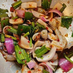 ยำหอยแครงกุ้งสด