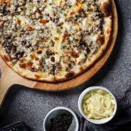 พิซซ่าเห็ดทรัฟเฟิล / Truffle Pizza