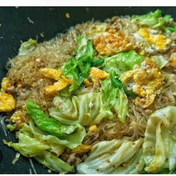 ผัดวุ้นเส้นใส่ไข่ (จานเดียว)