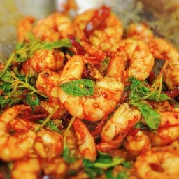 สปาเกตตี้ผัดซอสกระเพรากุ้ง