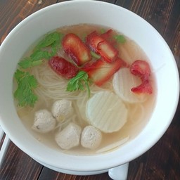 ก๋วยเตี๋ยวน้ำใสหมูแดง