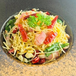 สปาเก็ตตี้เบคอนพริกแห้ง