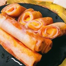 [อร่อยซ่ากับโค้ก] ปอเปี๊ยะแฮมชีส +  โค้ก ออริจินัล (ขวด) 