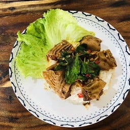 ข้าวกะเพราหมูตุ๋น