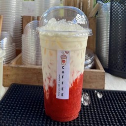 สตอเบอรี่นมสดแก้วใหญ่ยาว