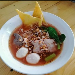 ก๋วยเตี๋ยวเย็นตาโฟต้มยำเครื่องหมู (พิเศษ)