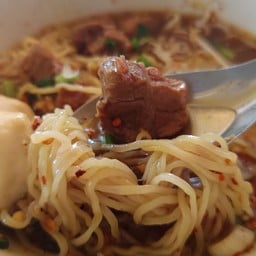 ก๋วยเตี๋ยวป้าแมว โฟ ยำ แซ่บ