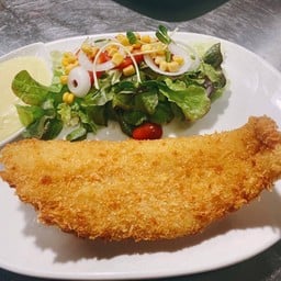 สลัดปลาทอด