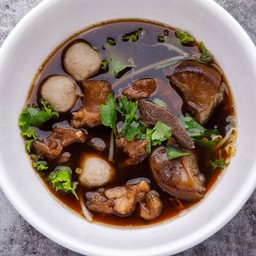 ก๋วยเตี๋ยว เนื้อตุ๋น