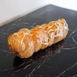 Sausage Twist  ขนมปังไส้กรอกทวิสต์