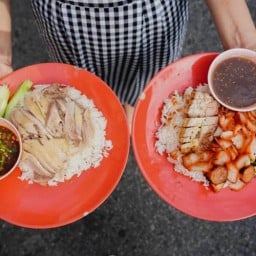 ข้าวมันไก่ไหหลำ ข้าวหมูแดงกรอบ ศรีสมาน